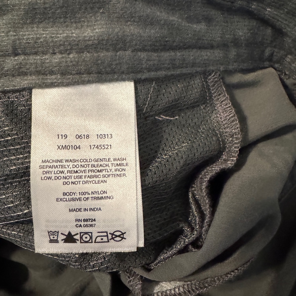 Columbia Men's Dark Gray Cargo Pants - Picture 4 of 6